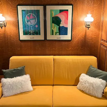 Casa Desi - In The Center *